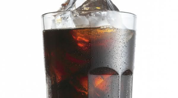 copo de gelo com cafe